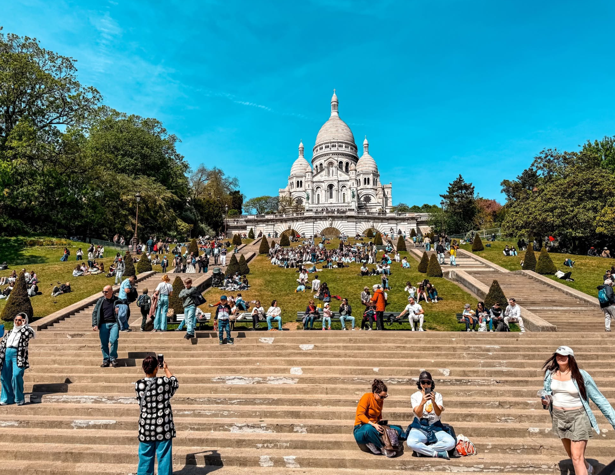 Paris Travel Guide (13).png
